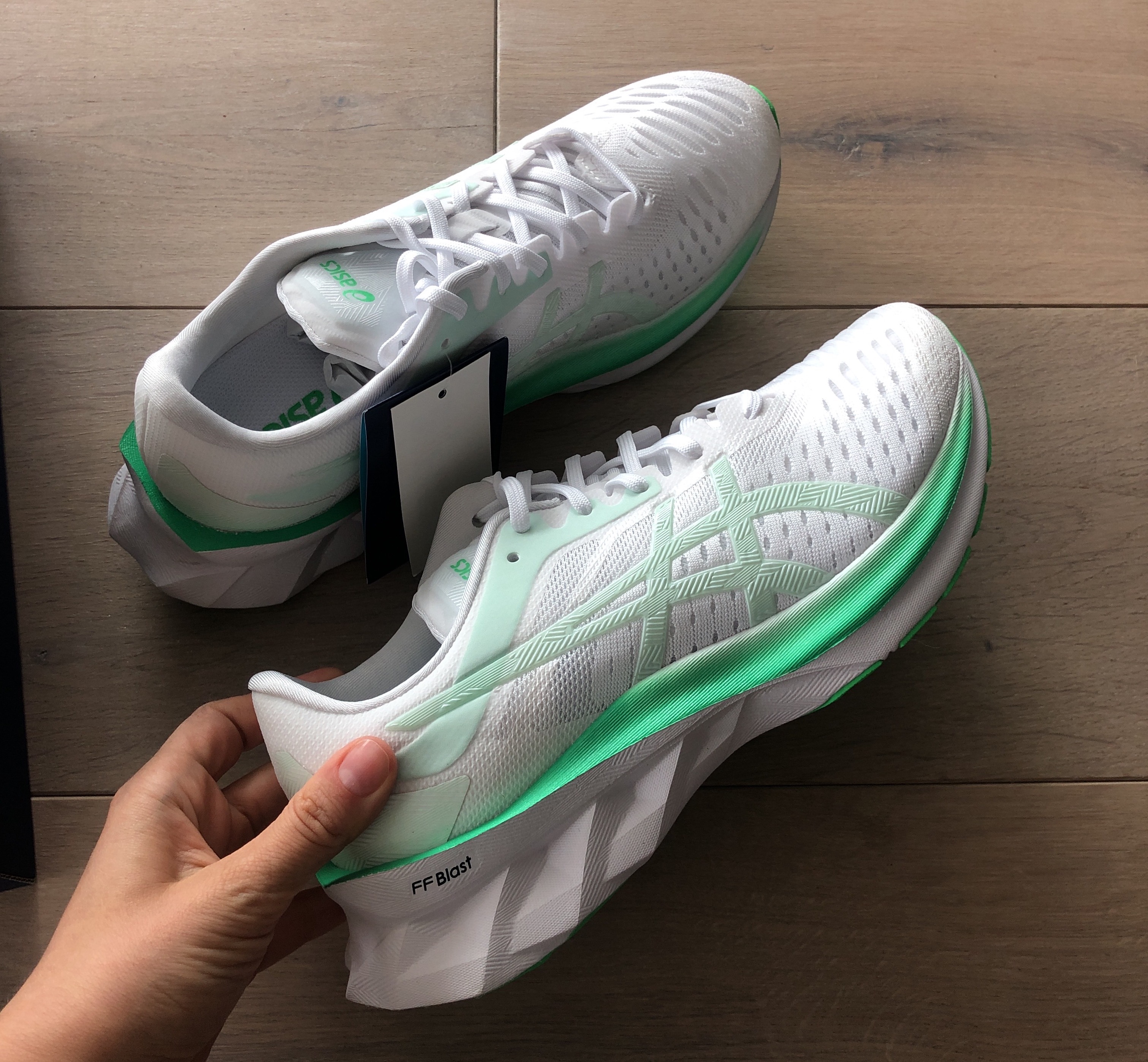 Совершенно летние. Обзор кроссовок Asics Novablast
